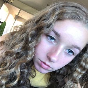 Meet your Posher, Caitlin